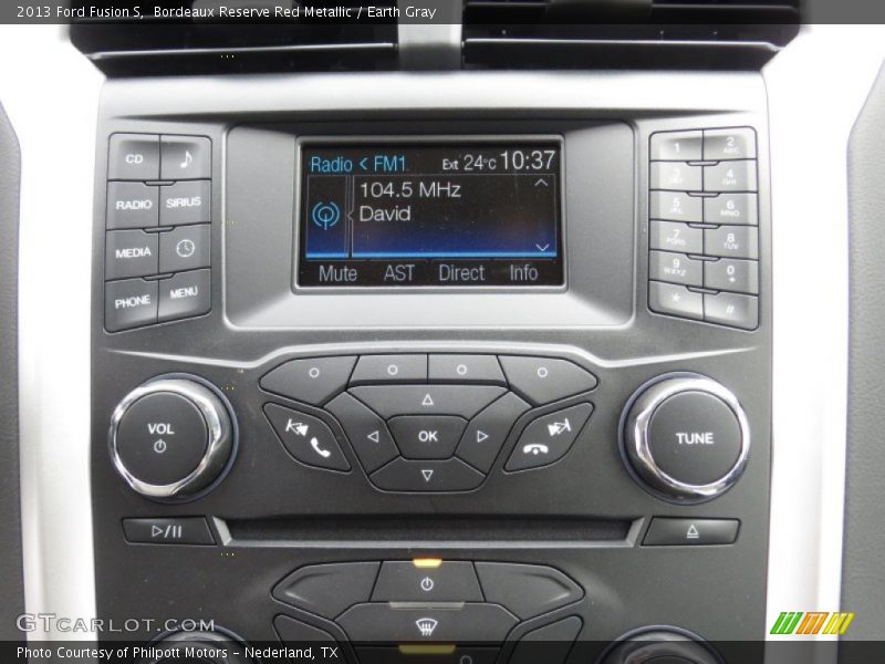 Audio System of 2013 Fusion S