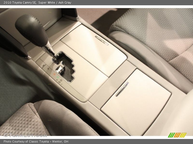 Super White / Ash Gray 2010 Toyota Camry SE