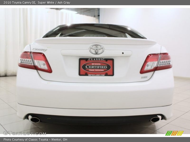 Super White / Ash Gray 2010 Toyota Camry SE