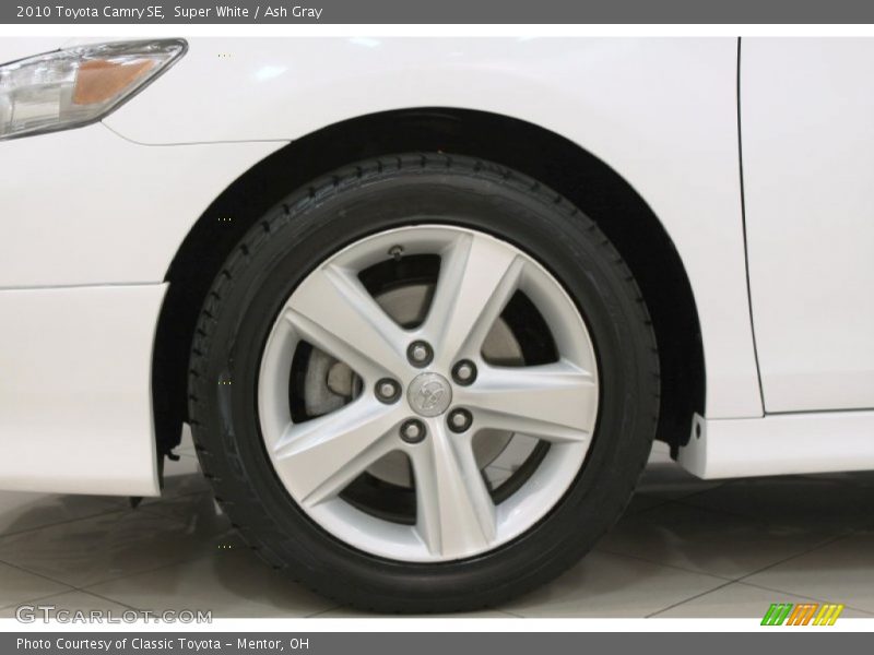 Super White / Ash Gray 2010 Toyota Camry SE