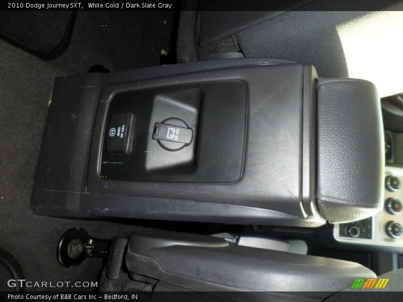 White Gold / Dark Slate Gray 2010 Dodge Journey SXT
