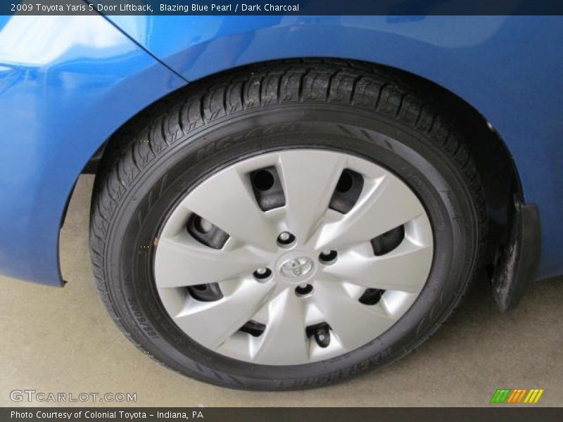 Blazing Blue Pearl / Dark Charcoal 2009 Toyota Yaris 5 Door Liftback