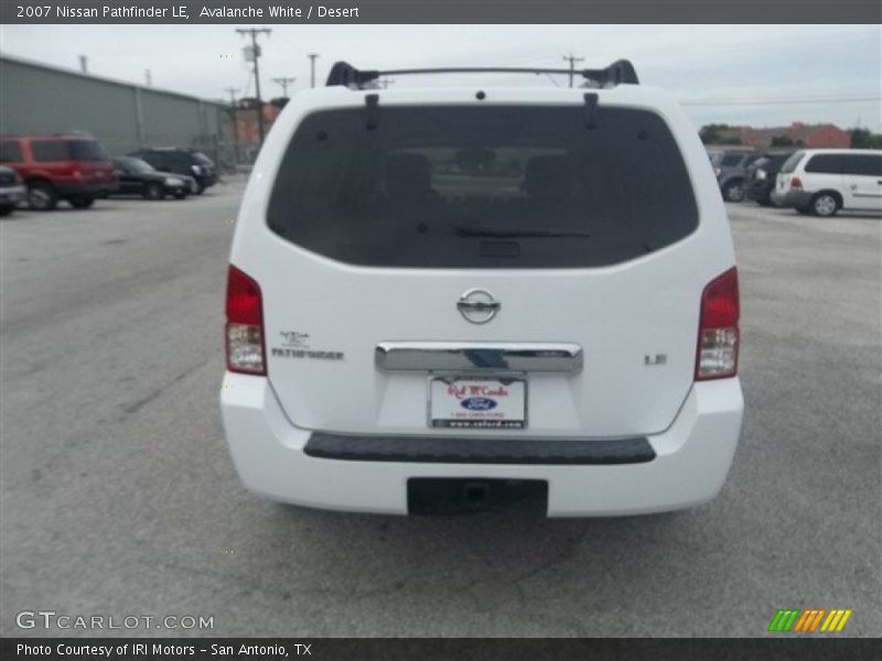 Avalanche White / Desert 2007 Nissan Pathfinder LE