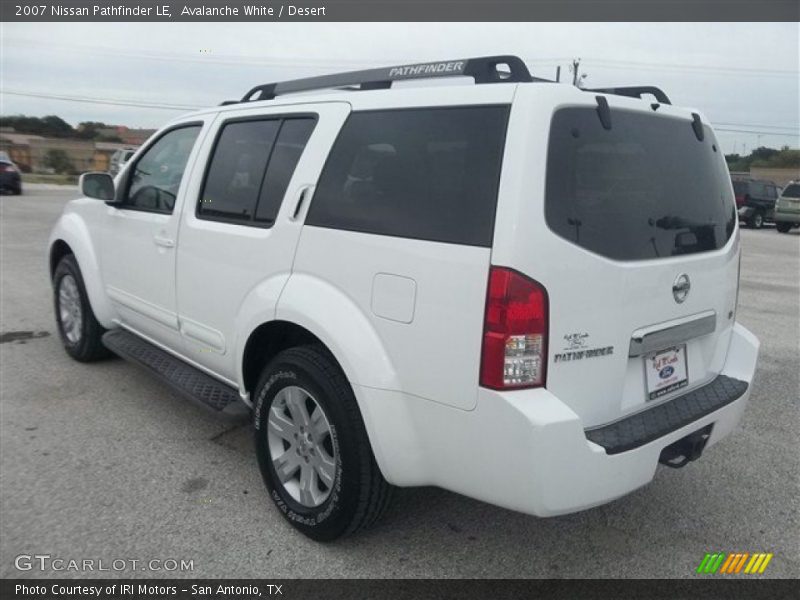 Avalanche White / Desert 2007 Nissan Pathfinder LE
