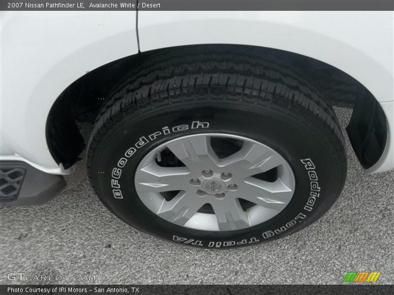 Avalanche White / Desert 2007 Nissan Pathfinder LE
