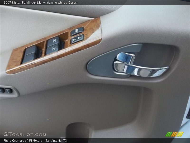 Avalanche White / Desert 2007 Nissan Pathfinder LE