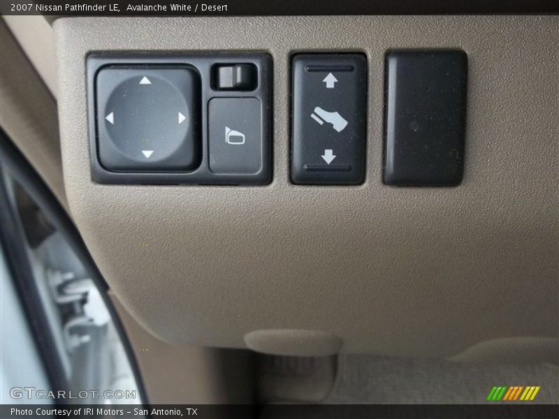 Avalanche White / Desert 2007 Nissan Pathfinder LE