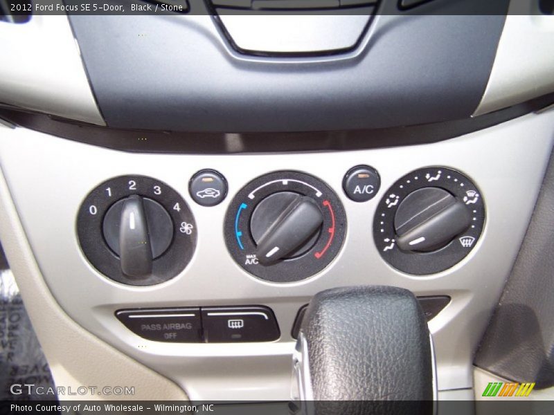 Black / Stone 2012 Ford Focus SE 5-Door