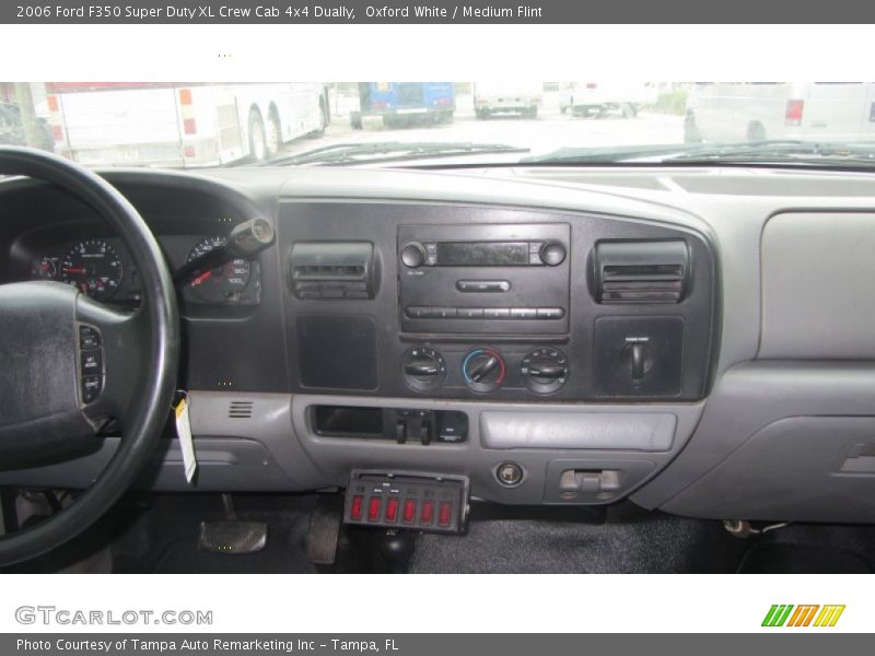 Oxford White / Medium Flint 2006 Ford F350 Super Duty XL Crew Cab 4x4 Dually