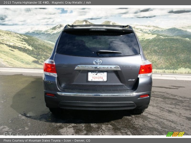 Magnetic Gray Metallic / Ash 2013 Toyota Highlander SE 4WD