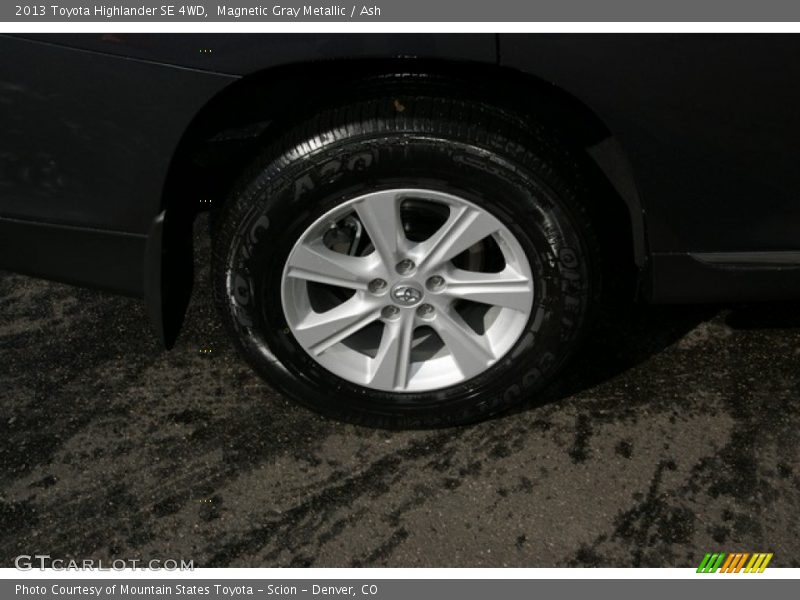 Magnetic Gray Metallic / Ash 2013 Toyota Highlander SE 4WD