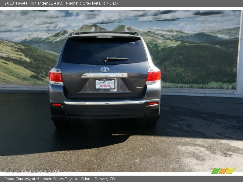 Magnetic Gray Metallic / Black 2013 Toyota Highlander SE 4WD