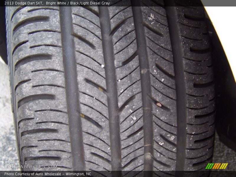 Bright White / Black/Light Diesel Gray 2013 Dodge Dart SXT