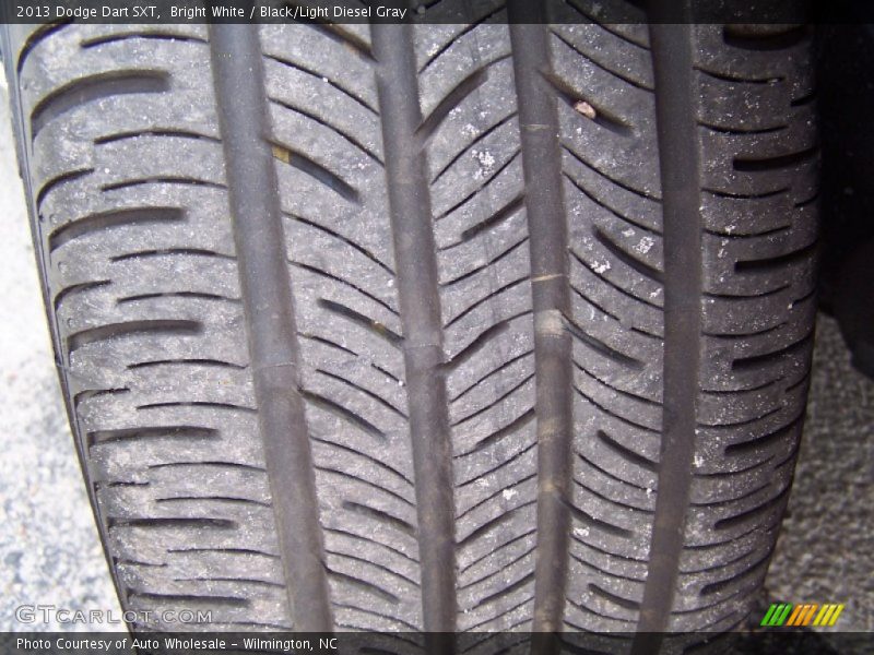 Bright White / Black/Light Diesel Gray 2013 Dodge Dart SXT