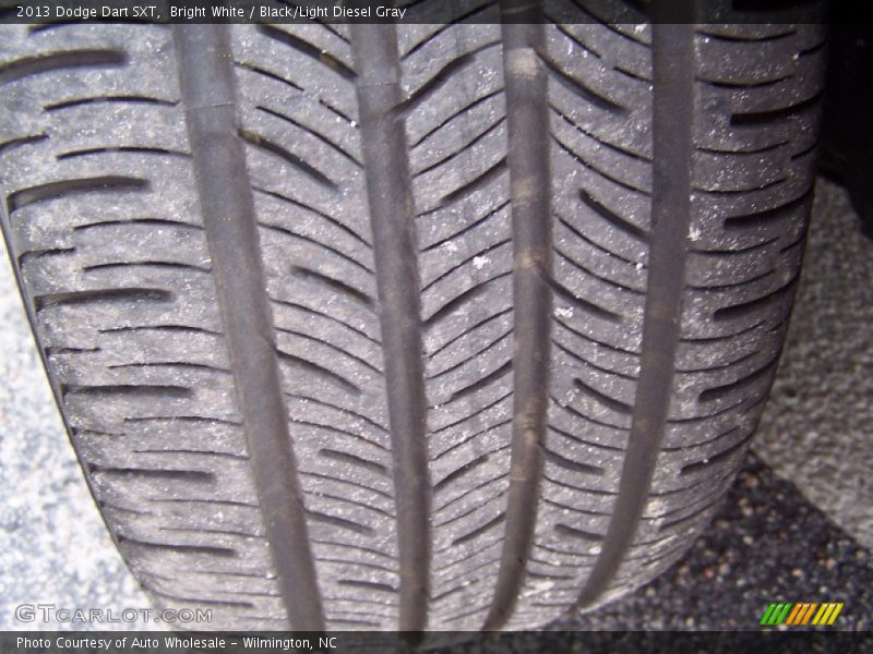 Bright White / Black/Light Diesel Gray 2013 Dodge Dart SXT