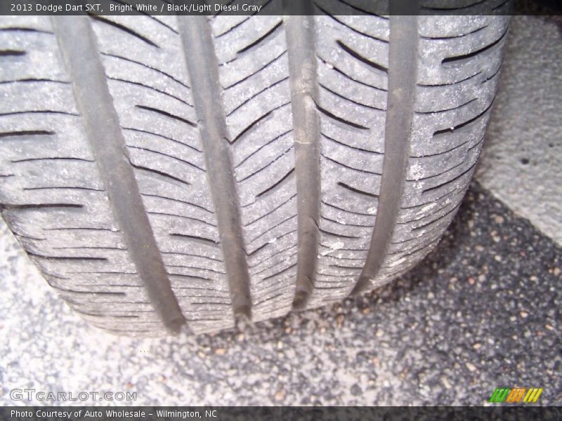 Bright White / Black/Light Diesel Gray 2013 Dodge Dart SXT