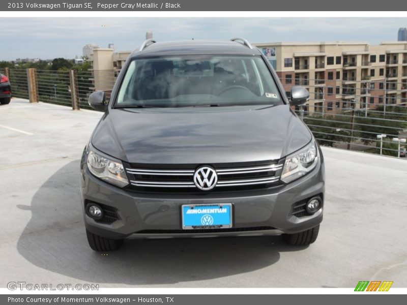 Pepper Gray Metallic / Black 2013 Volkswagen Tiguan SE