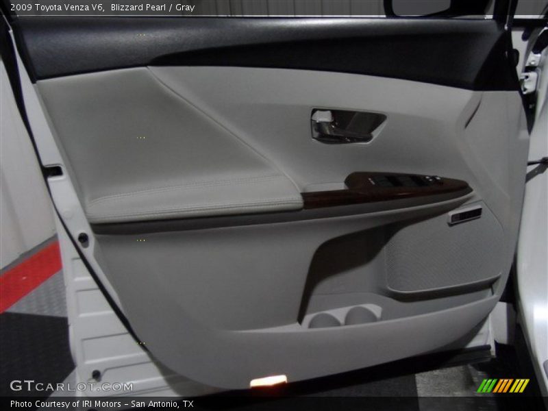 Blizzard Pearl / Gray 2009 Toyota Venza V6