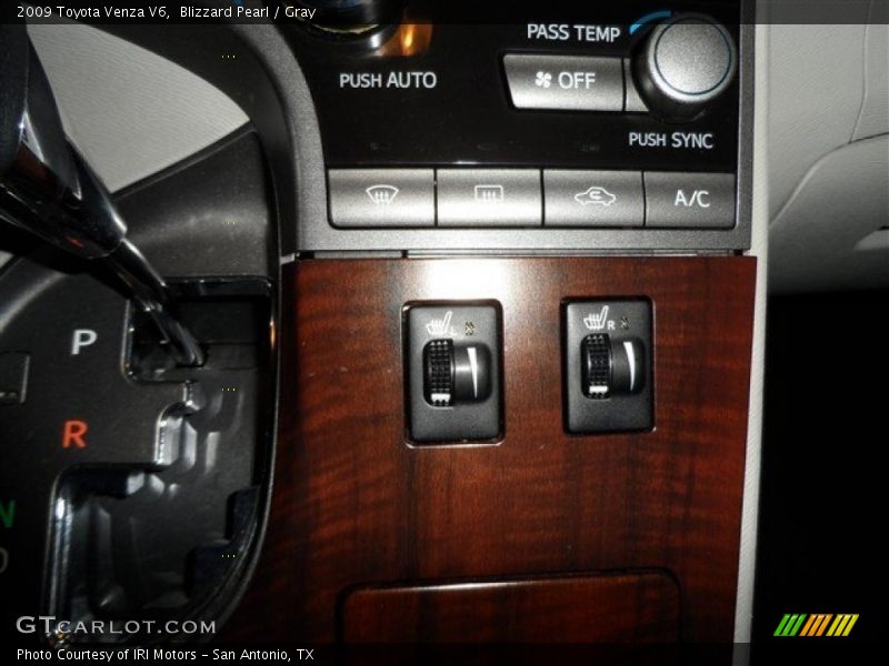 Blizzard Pearl / Gray 2009 Toyota Venza V6