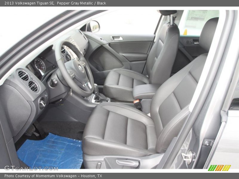 Pepper Gray Metallic / Black 2013 Volkswagen Tiguan SE