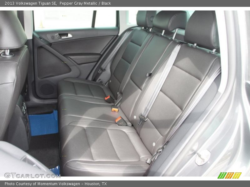 Pepper Gray Metallic / Black 2013 Volkswagen Tiguan SE