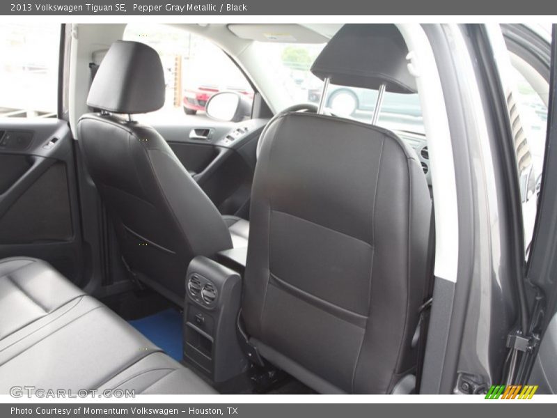 Pepper Gray Metallic / Black 2013 Volkswagen Tiguan SE