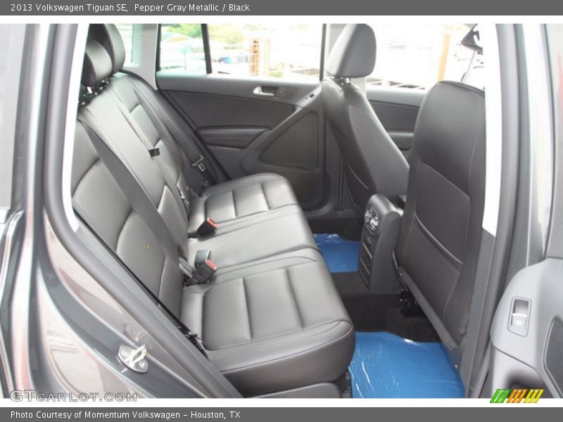 Pepper Gray Metallic / Black 2013 Volkswagen Tiguan SE