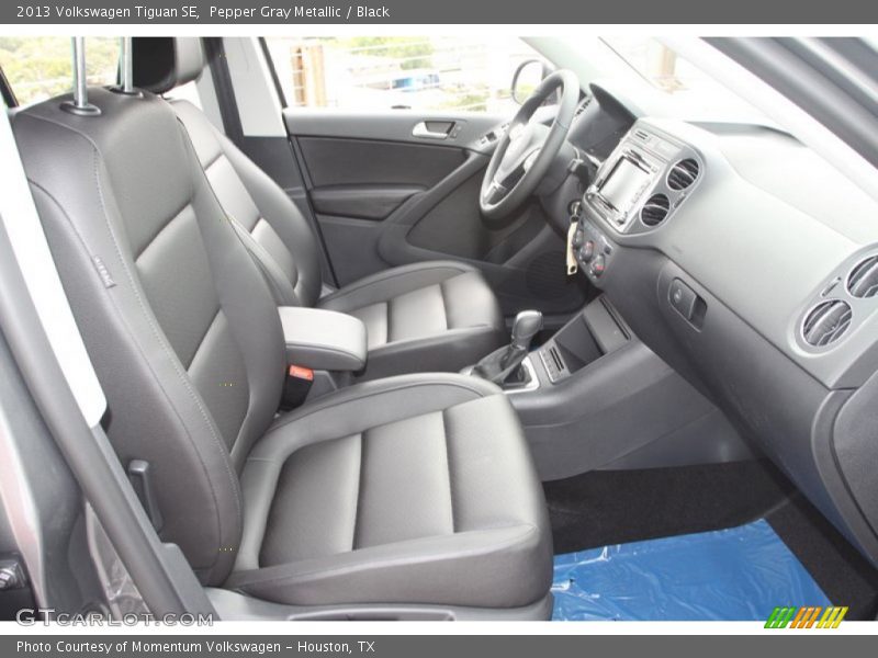 Pepper Gray Metallic / Black 2013 Volkswagen Tiguan SE