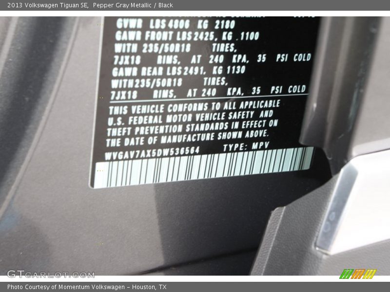 Pepper Gray Metallic / Black 2013 Volkswagen Tiguan SE