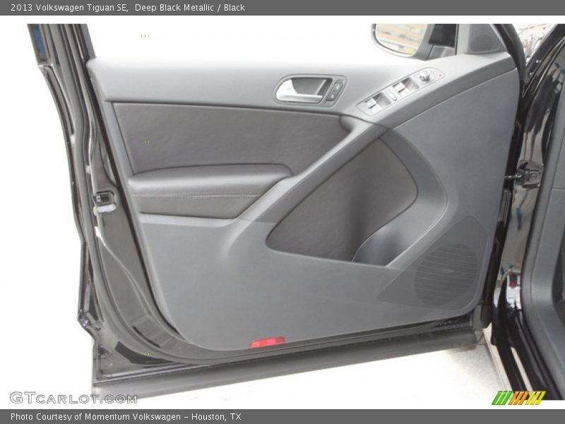Deep Black Metallic / Black 2013 Volkswagen Tiguan SE