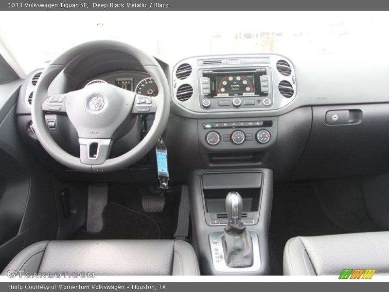Deep Black Metallic / Black 2013 Volkswagen Tiguan SE