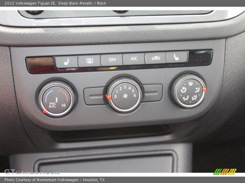 Deep Black Metallic / Black 2013 Volkswagen Tiguan SE