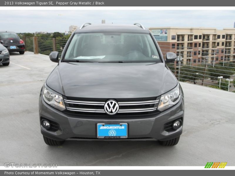Pepper Gray Metallic / Black 2013 Volkswagen Tiguan SE