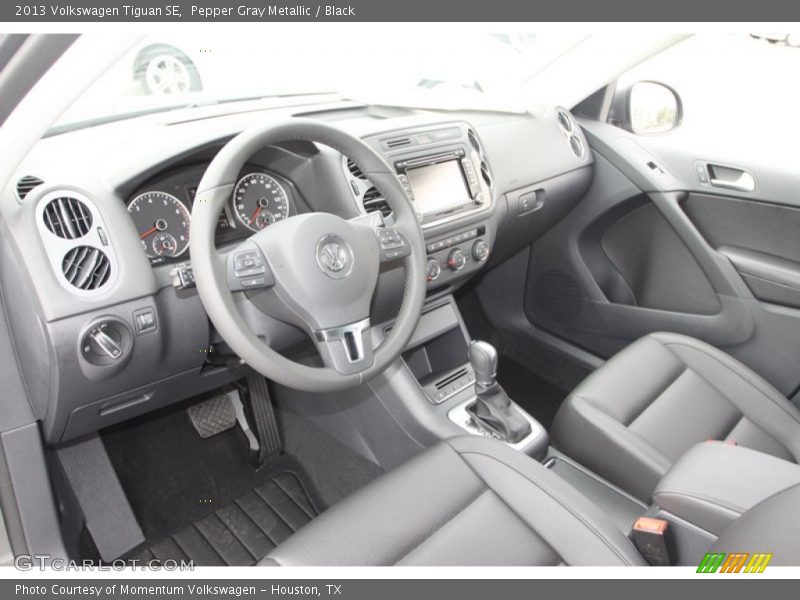 Pepper Gray Metallic / Black 2013 Volkswagen Tiguan SE