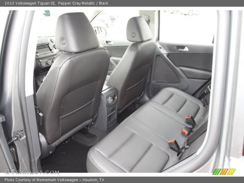 Pepper Gray Metallic / Black 2013 Volkswagen Tiguan SE