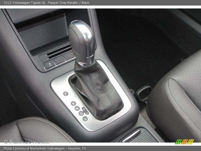 Pepper Gray Metallic / Black 2013 Volkswagen Tiguan SE