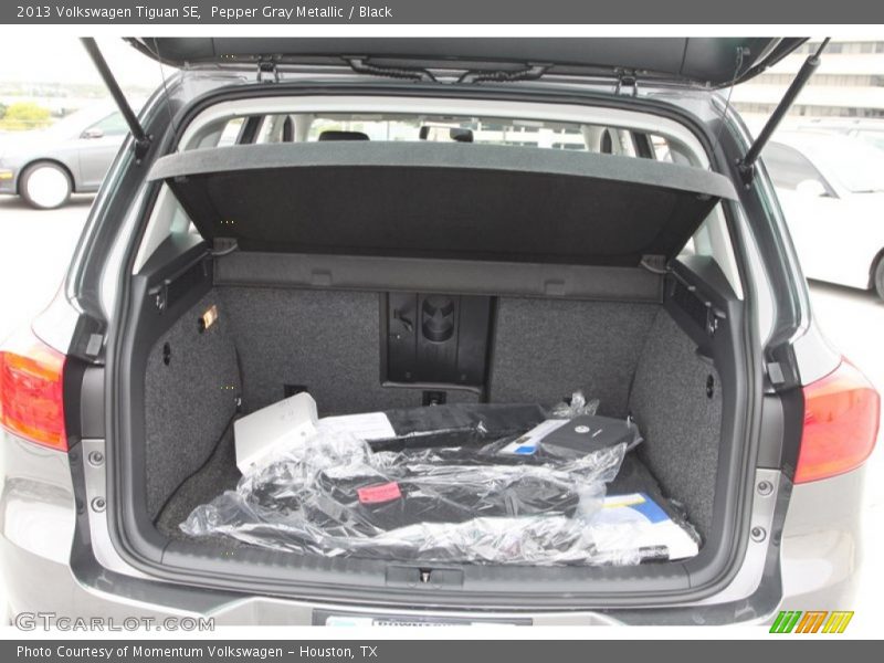 Pepper Gray Metallic / Black 2013 Volkswagen Tiguan SE