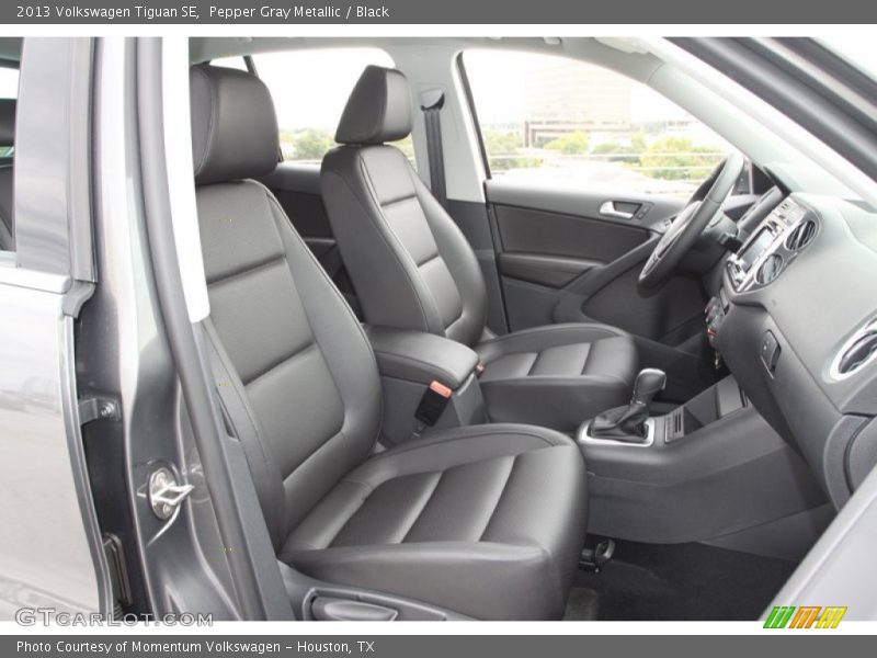 Pepper Gray Metallic / Black 2013 Volkswagen Tiguan SE