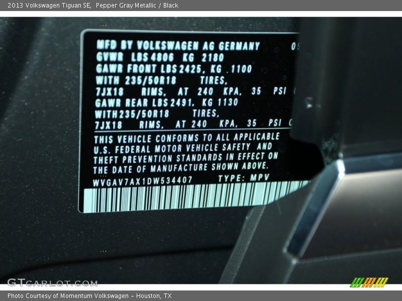 Pepper Gray Metallic / Black 2013 Volkswagen Tiguan SE