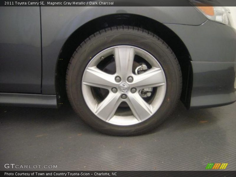 Magnetic Gray Metallic / Dark Charcoal 2011 Toyota Camry SE
