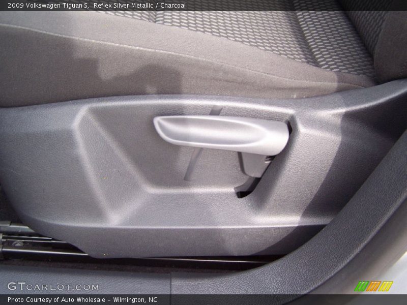 Reflex Silver Metallic / Charcoal 2009 Volkswagen Tiguan S