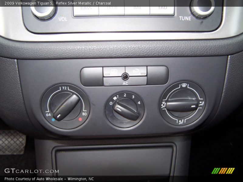 Reflex Silver Metallic / Charcoal 2009 Volkswagen Tiguan S