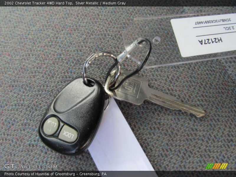 Silver Metallic / Medium Gray 2002 Chevrolet Tracker 4WD Hard Top
