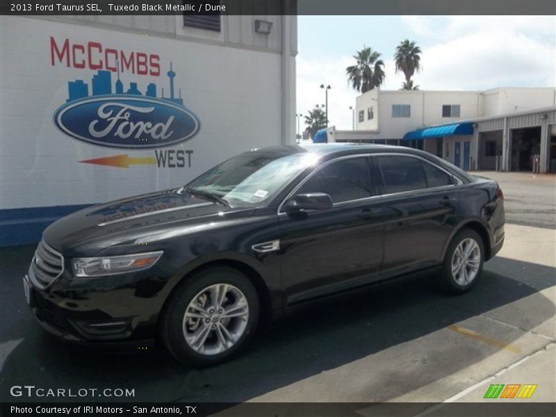 Tuxedo Black Metallic / Dune 2013 Ford Taurus SEL