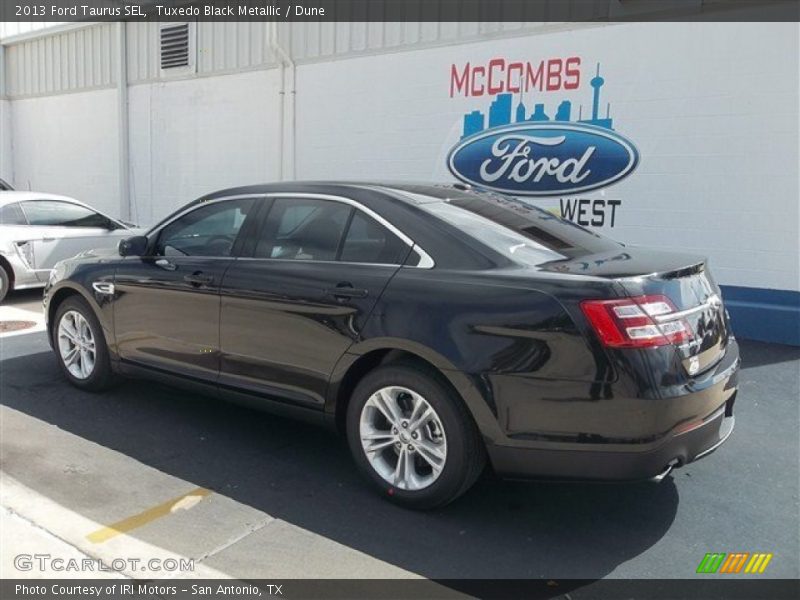 Tuxedo Black Metallic / Dune 2013 Ford Taurus SEL