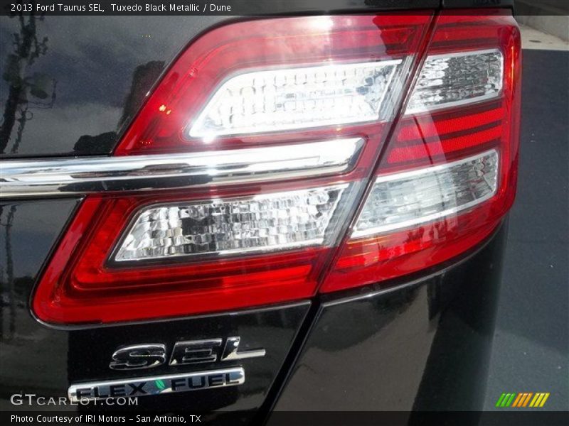 Tuxedo Black Metallic / Dune 2013 Ford Taurus SEL