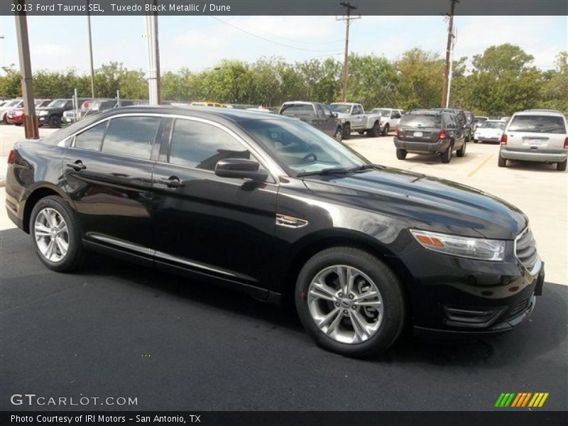 Tuxedo Black Metallic / Dune 2013 Ford Taurus SEL