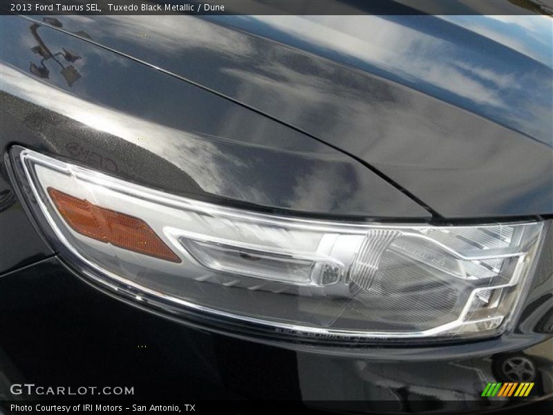 Tuxedo Black Metallic / Dune 2013 Ford Taurus SEL