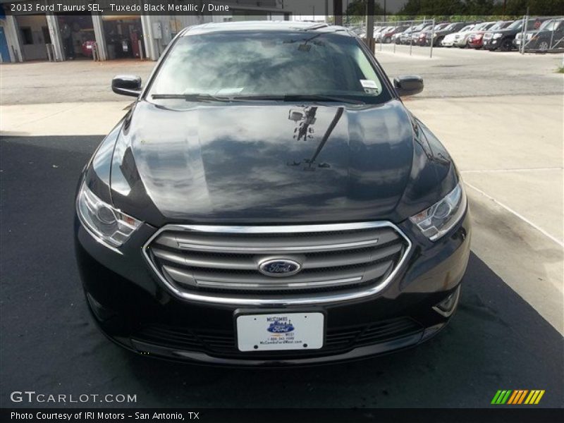 Tuxedo Black Metallic / Dune 2013 Ford Taurus SEL