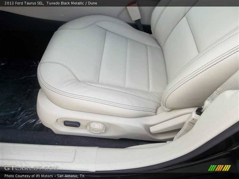 Tuxedo Black Metallic / Dune 2013 Ford Taurus SEL